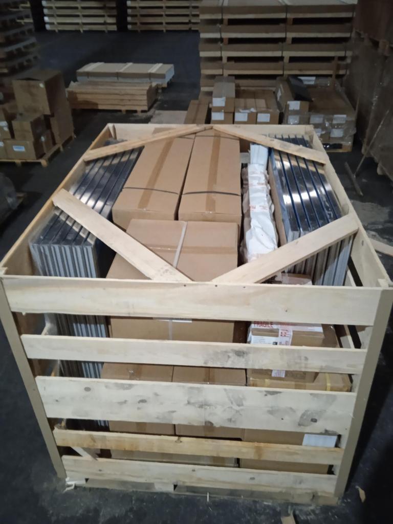 Wrapped box pallet for delivery of swimming pool kits